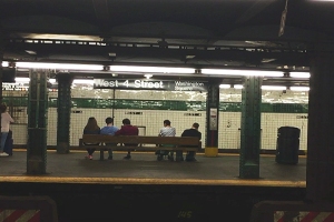 image of a NYC subwat platform